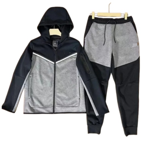 Nike 2023 Tech Fleece
(26cw)