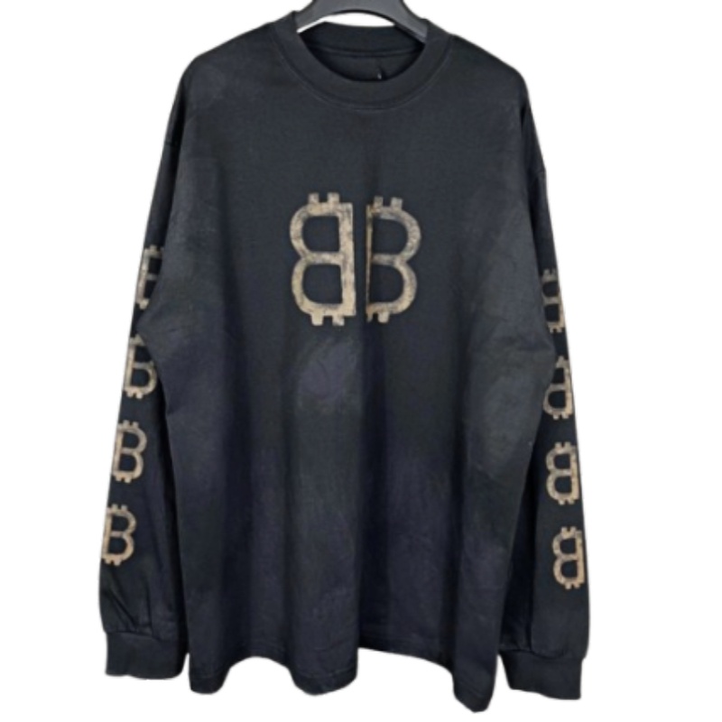 Balenciaga Free
Styling Tips
Longsleeve