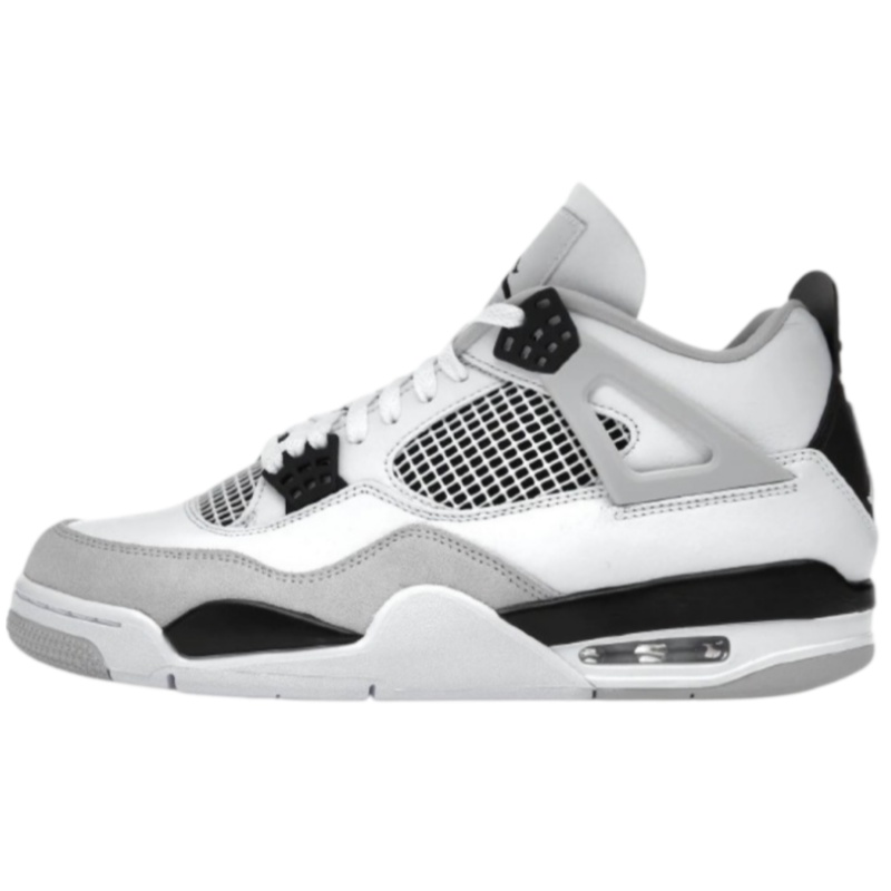 Jordan 4
Military Black